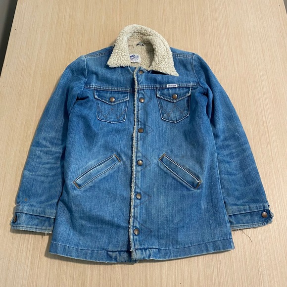 Wrangler Jackets & Blazers - VINTAGE Wrangler Blue Denim Jean Jacket with Cream Sherpa Collar